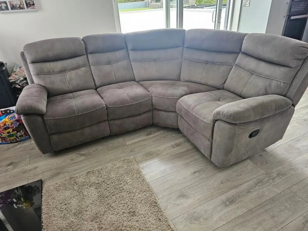 corner sofa - Image 1