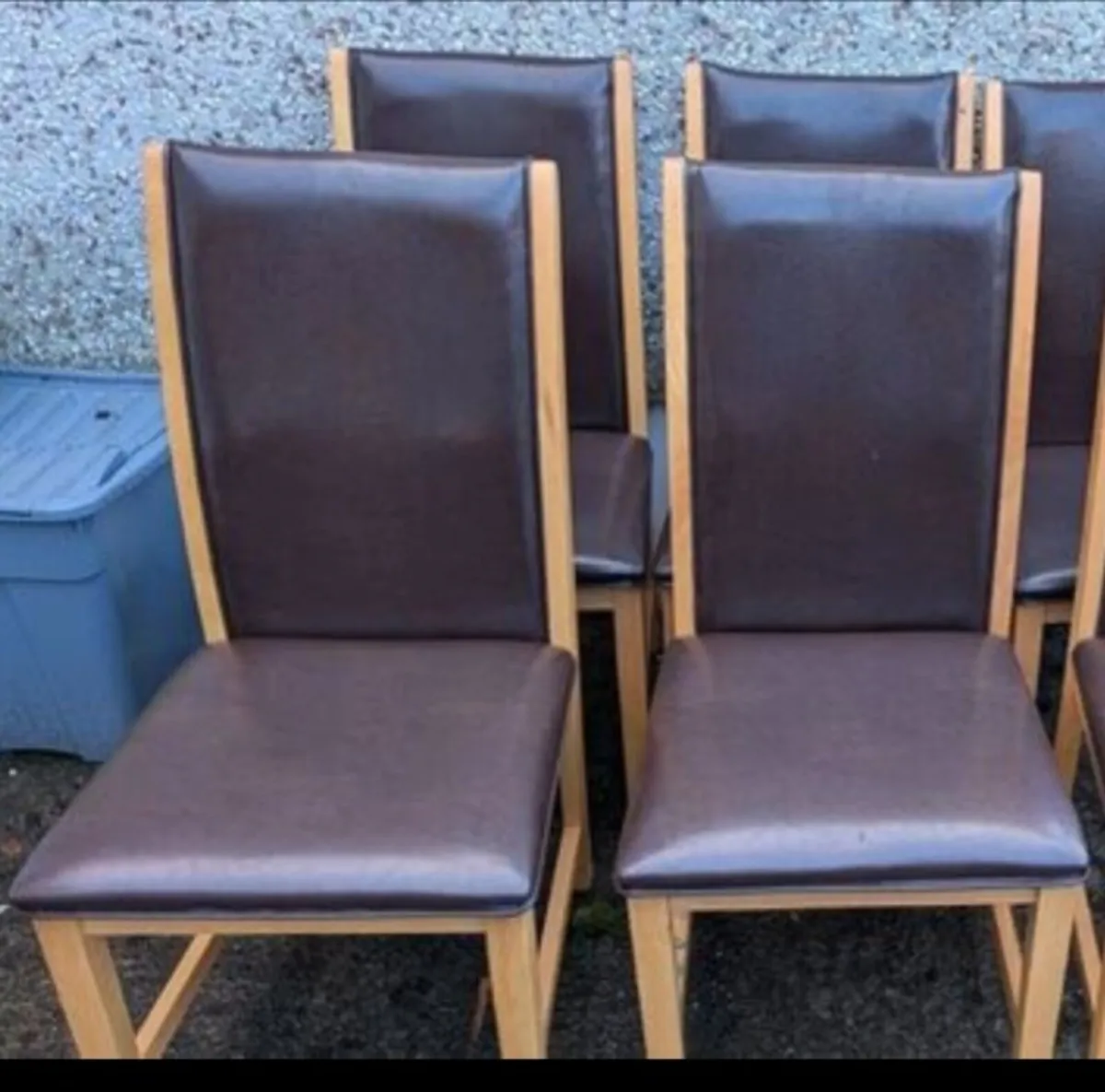 SOLID PINE TABLE AND 6 DINING ROOM CHAIRS - Image 4