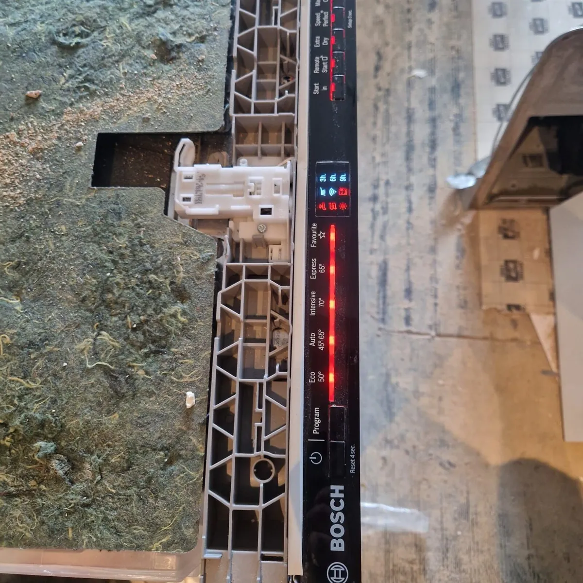 Bosch Slimline 45cm Integrated Dishwasher - Image 2