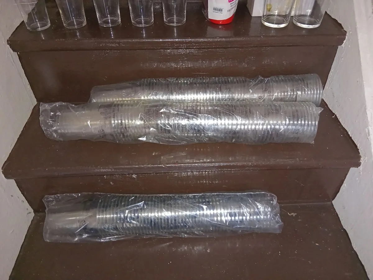 50 GLASSES & 150 NEW PLASTIC PINT GLASSES - Image 3
