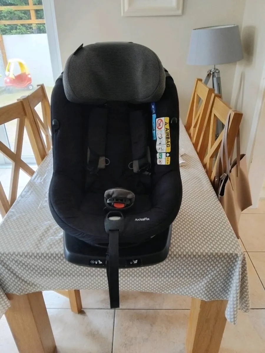 Maxi Cosy 360 car seat - Image 1