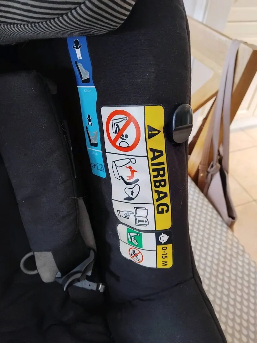 Maxi Cosy 360 car seat - Image 3