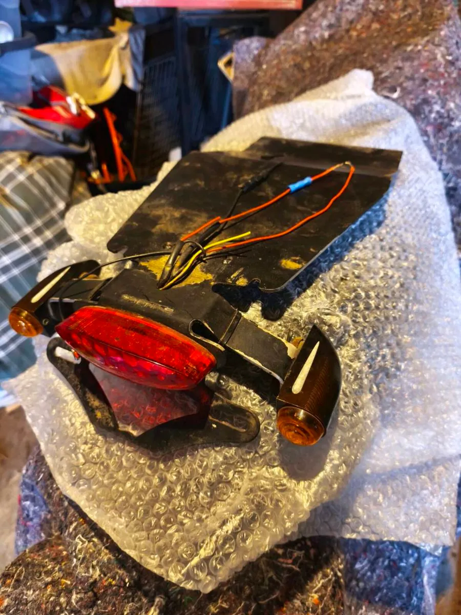 Triumph seat, leather luggage & tail tidy - Image 4