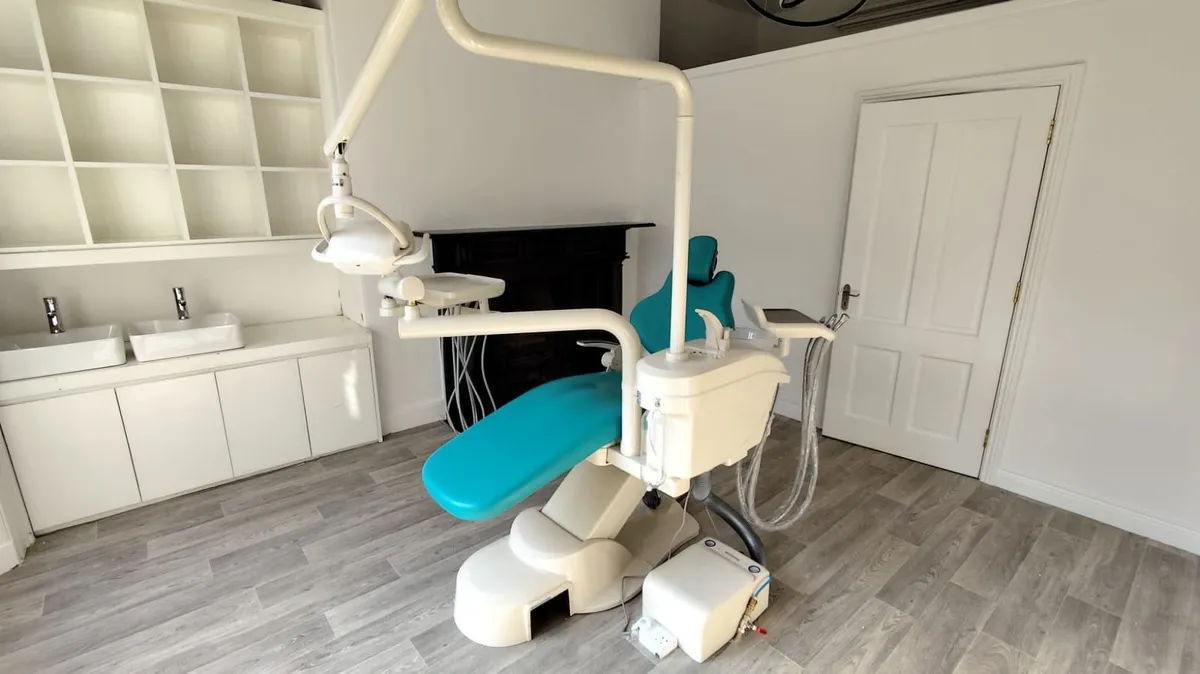 Dental chair - Image 4