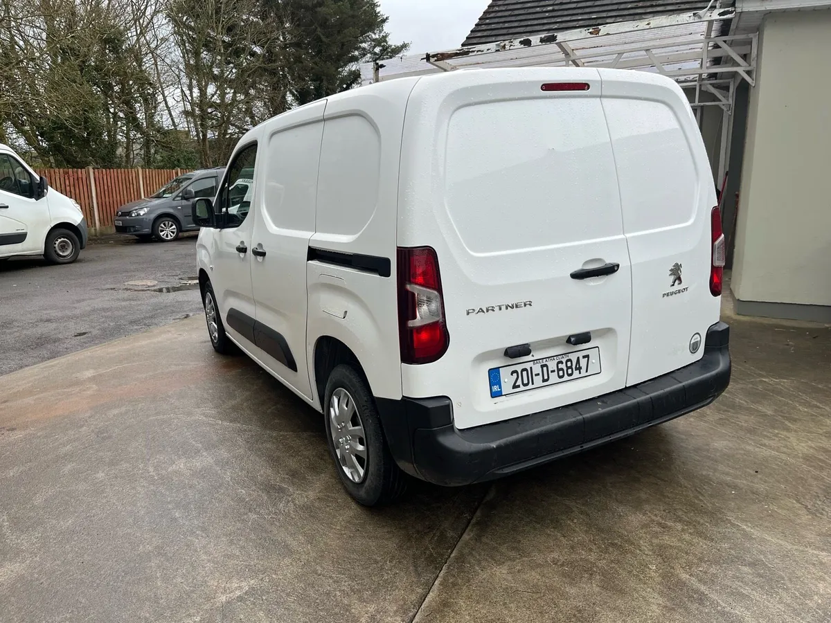 Peugeot partner 1.5d 201 reg new Cvrt mint con - Image 3