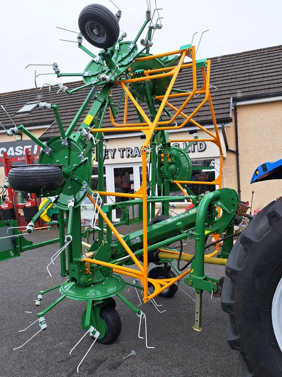 NEW MALONE 6 ROTOR TEDDER - Image 3