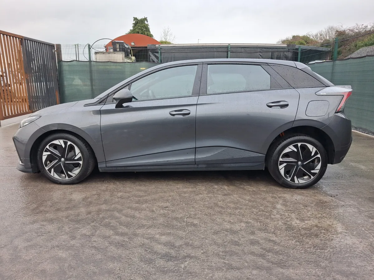 242 MG4 Ev Automatic - Image 4