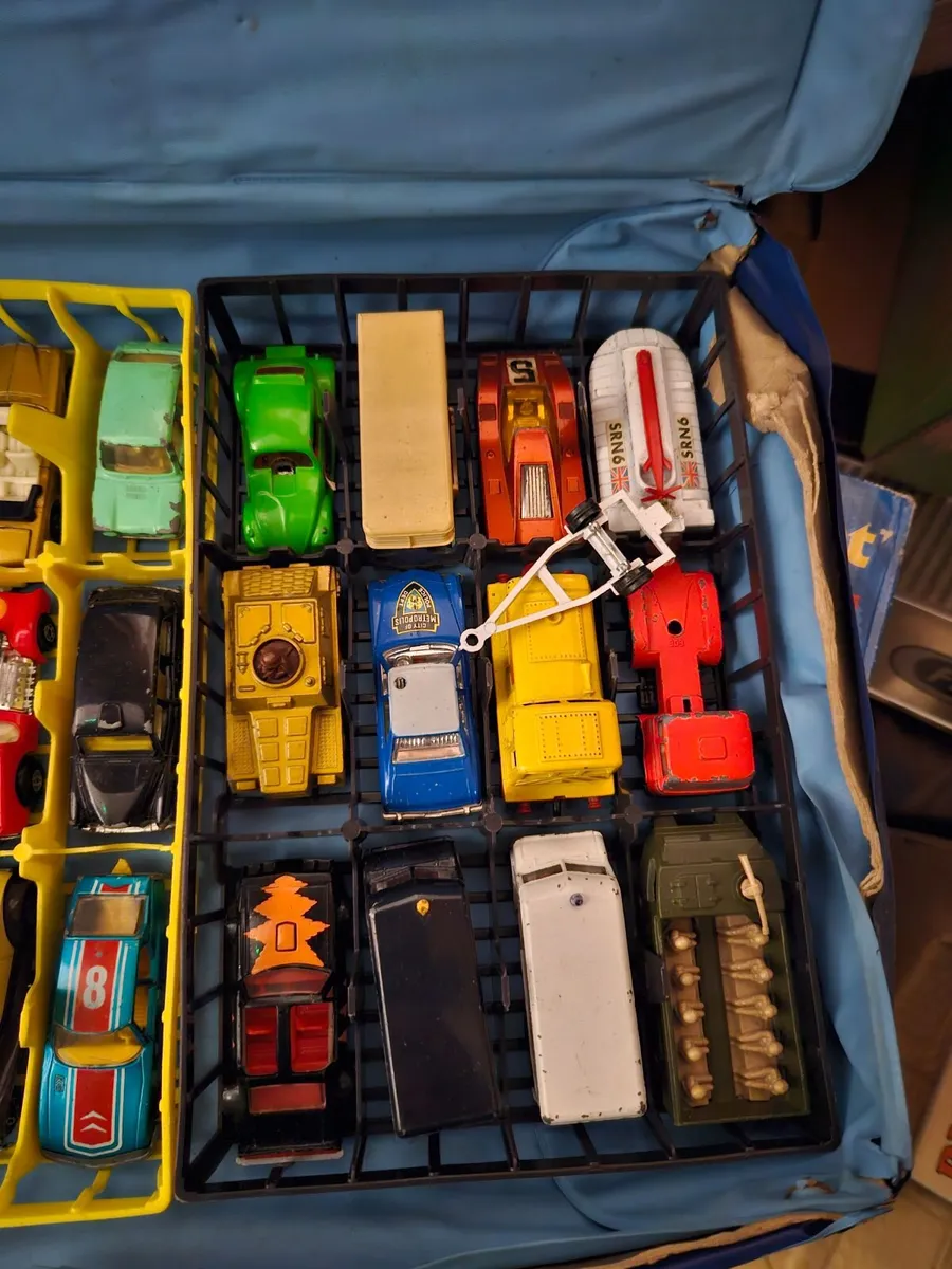 Matchbox Superfast Lot and Case 40 cars - Image 4