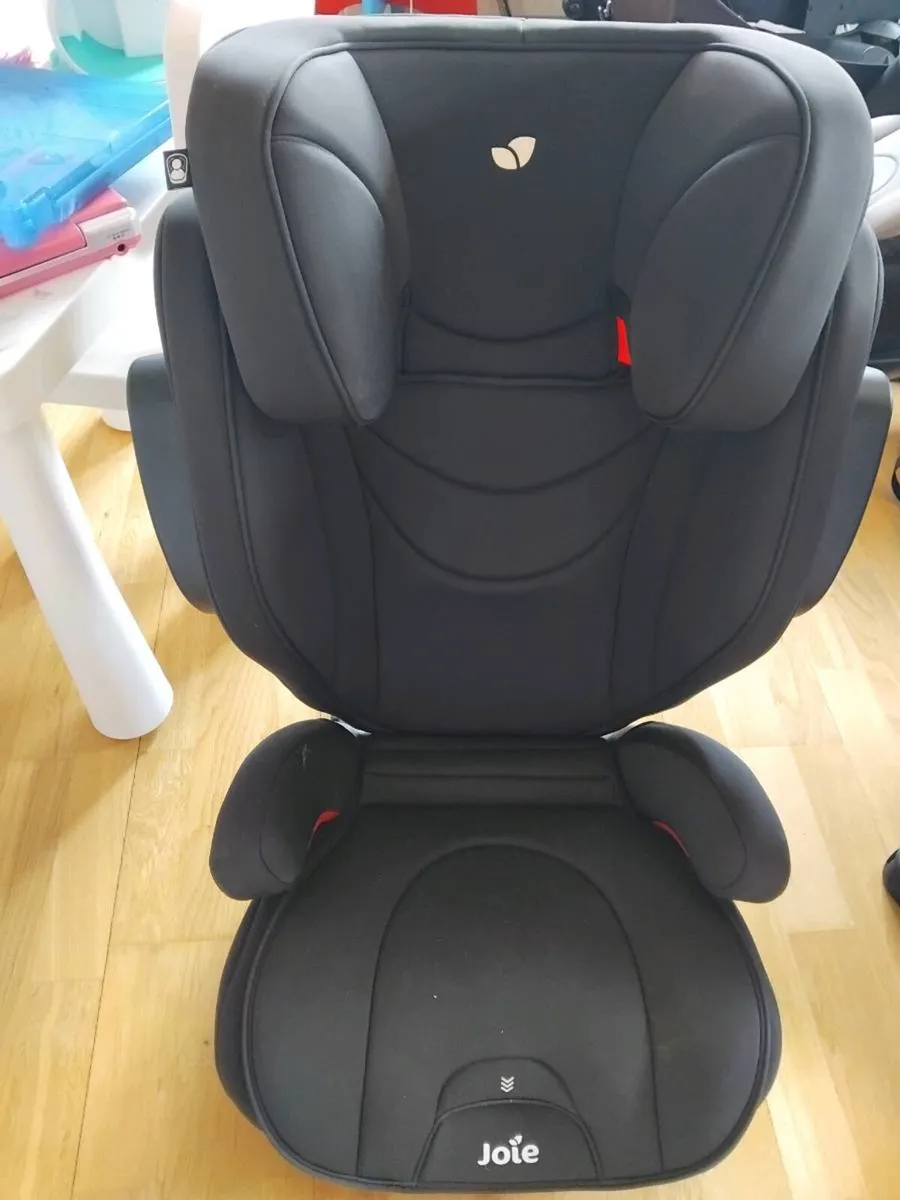 Joie stroller, 2 joie car seats, maxi Cosy i size - Image 1