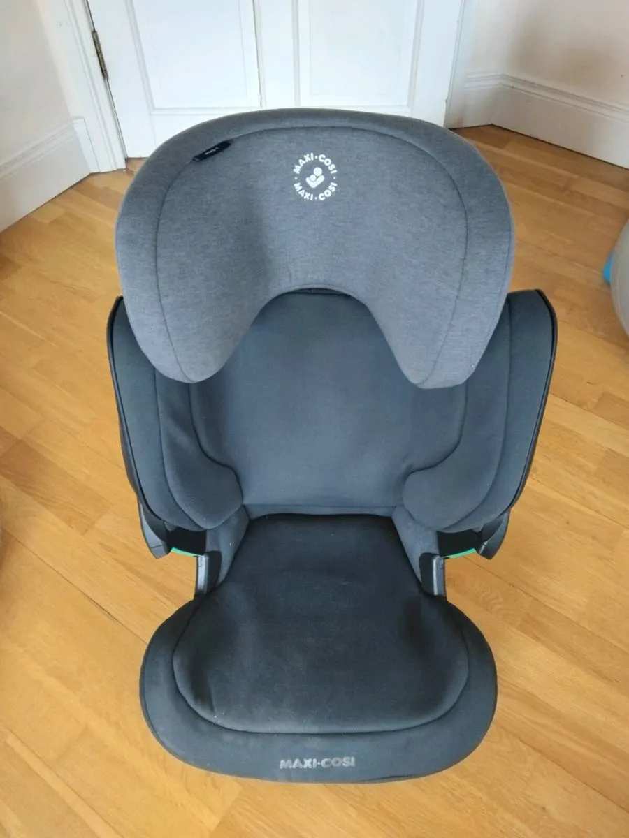 Joie stroller, 2 joie car seats, maxi Cosy i size - Image 4