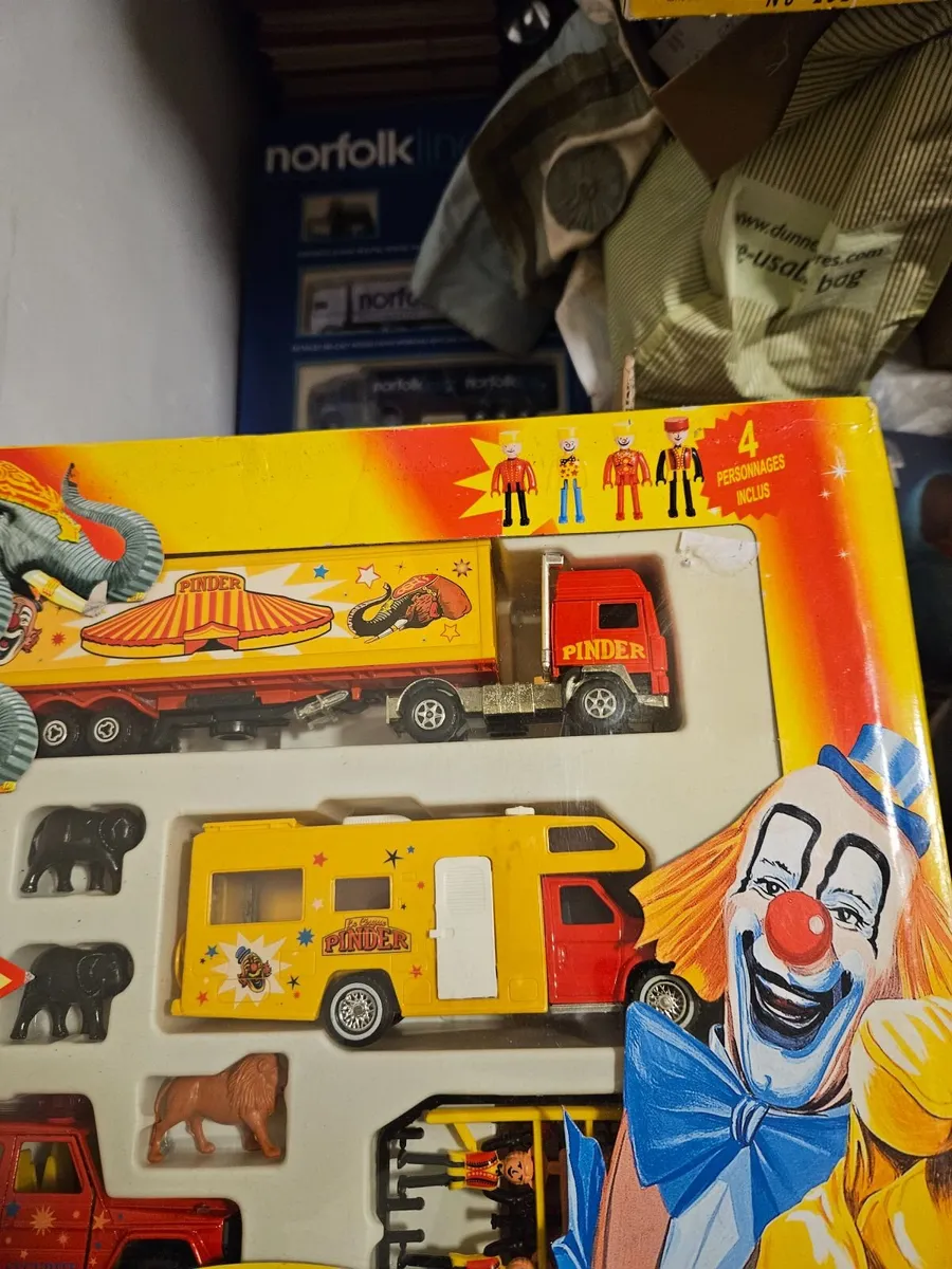 Corgi Majorette Pinder Circus Set - Image 3