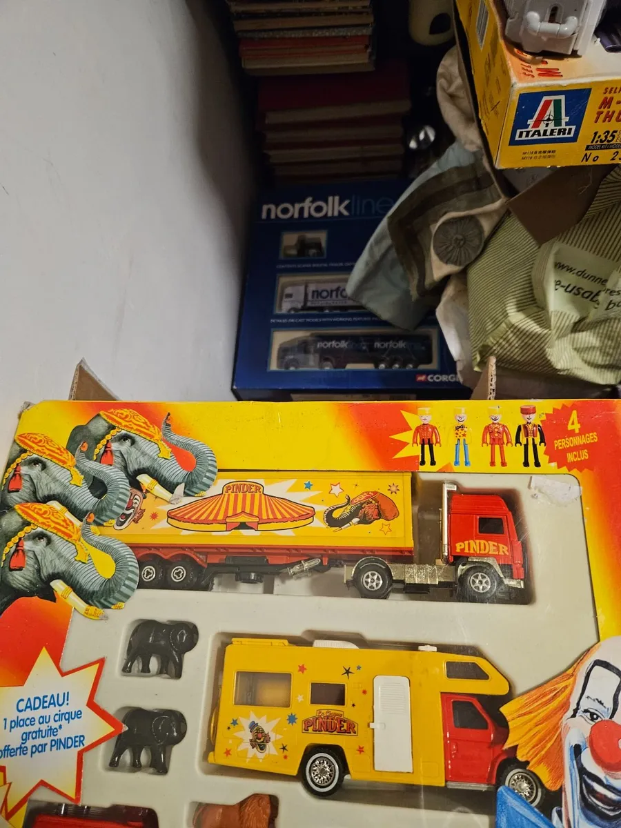 Corgi Majorette Pinder Circus Set - Image 4