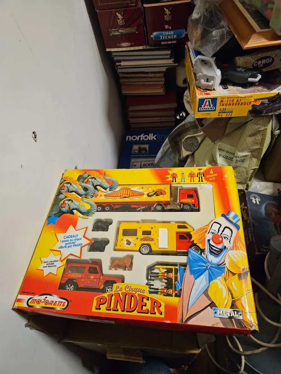 Corgi Majorette Pinder Circus Set - Image 1