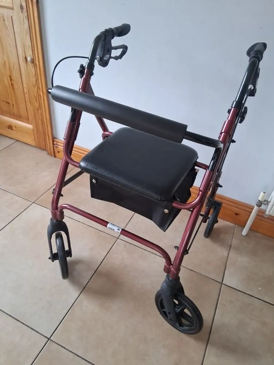 4 wheeled rollator - Image 2