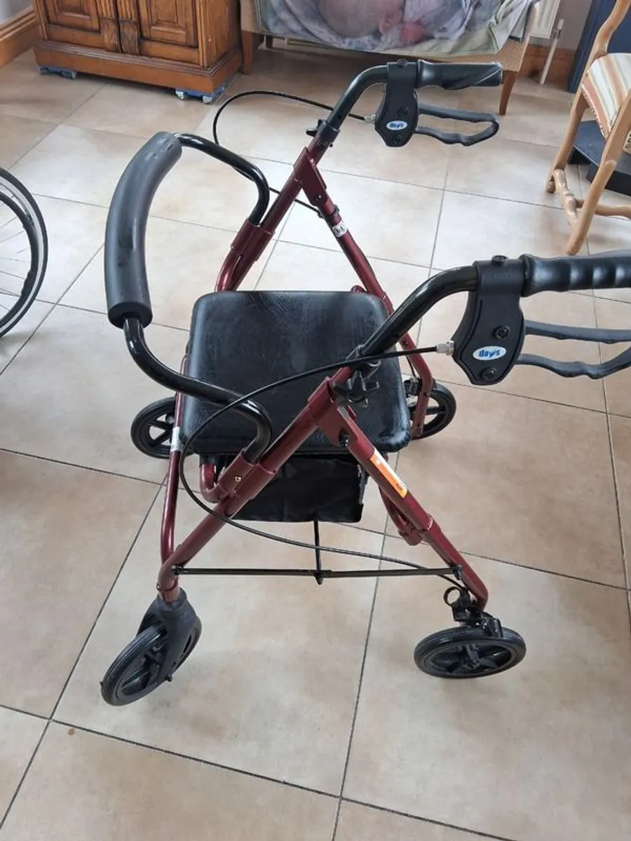 4 wheeled rollator - Image 3