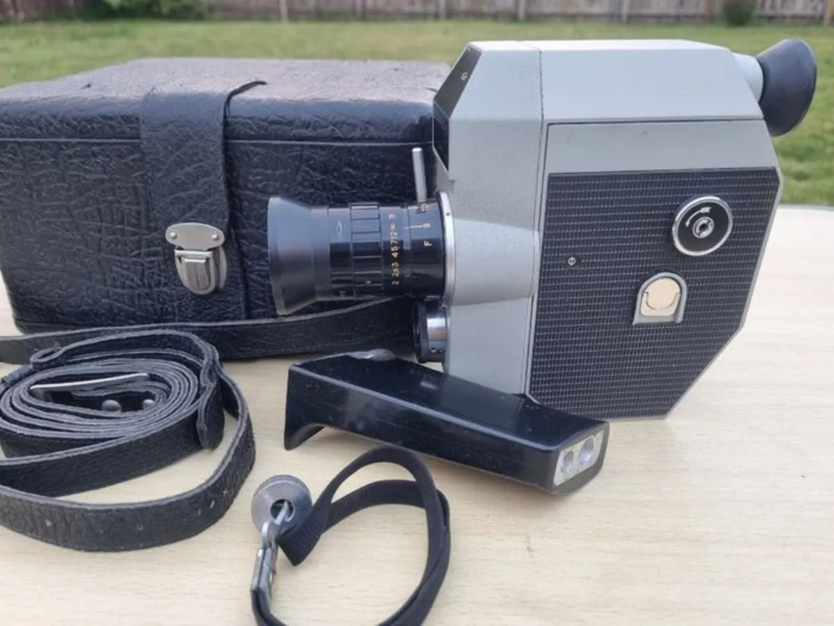 Vintage Soviet Movie Camera - Quarz 5 - Image 2