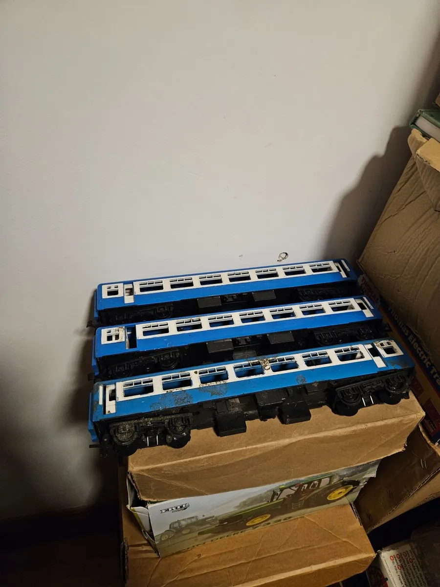 Hornby Meccano O Gauge Carraiges Track - Image 1