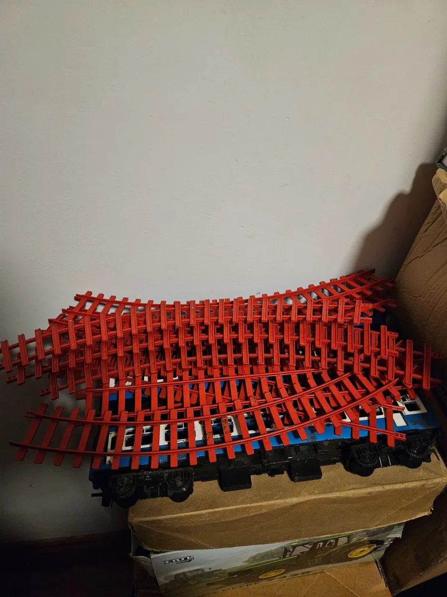 Hornby Meccano O Gauge Carraiges Track - Image 3