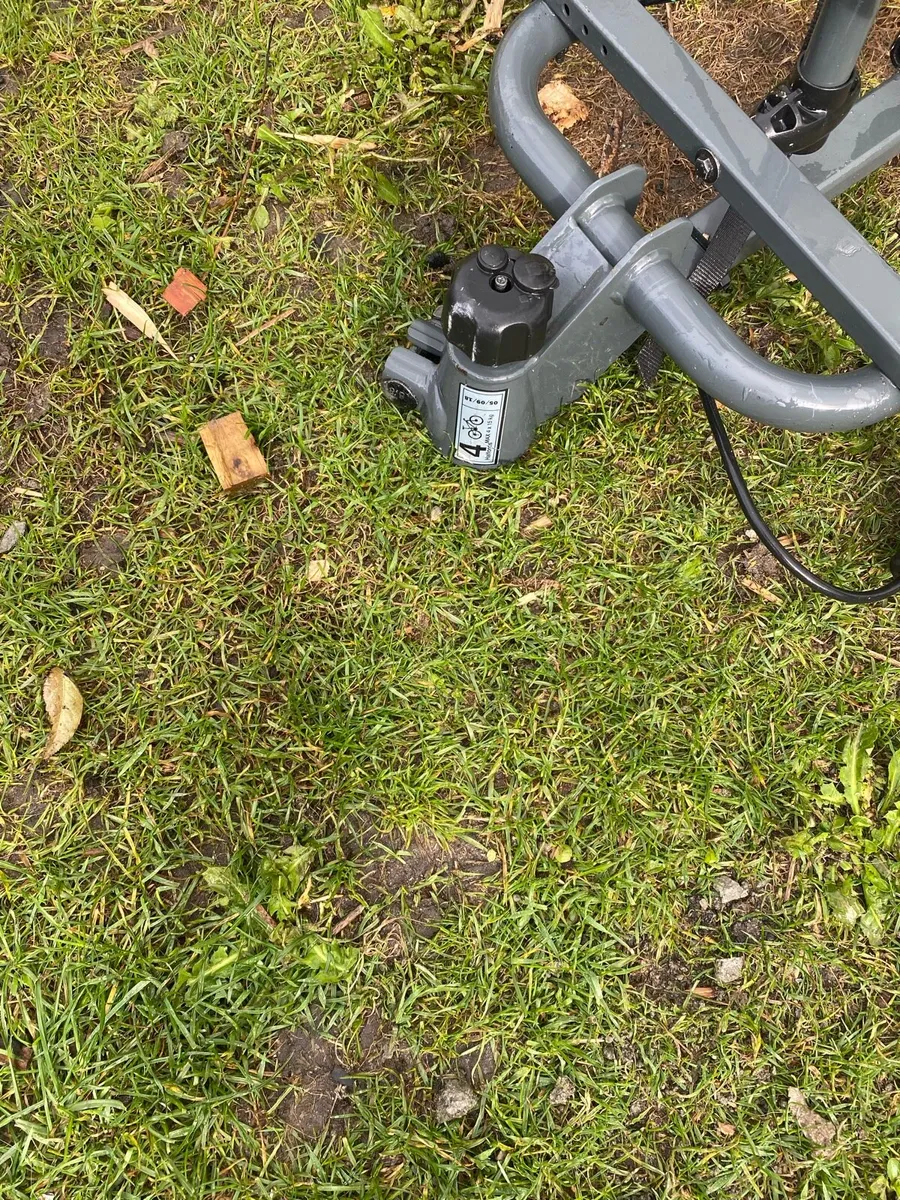 Halfords four bike carrier - Image 4