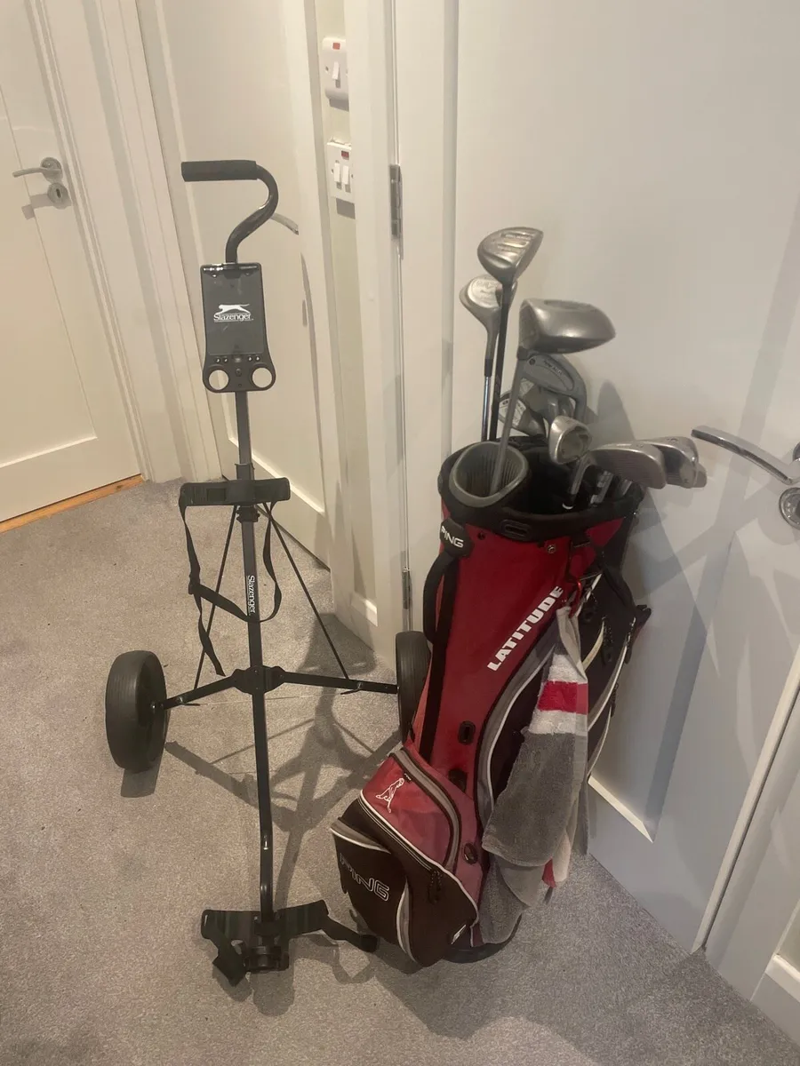 Golf bag + clubs + trolly - Image 1