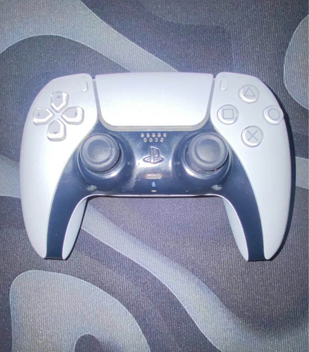 PS5 + 32” 180hz Gaming Monitor Bundle - Image 4