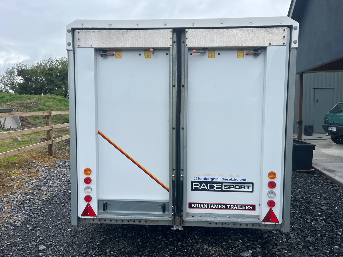 Brian James shuttle trailer - Image 4