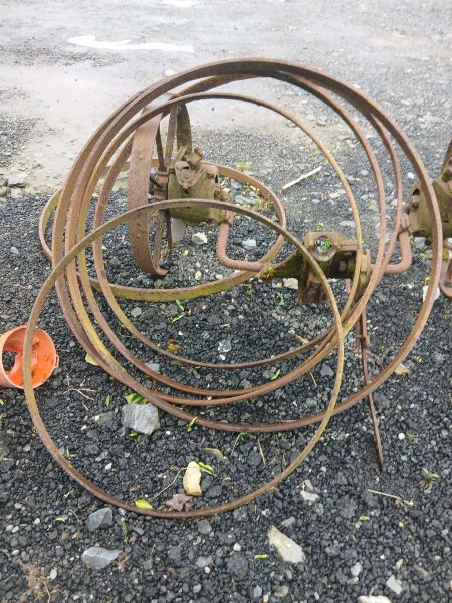 Swart turning and horse cart wheels - Image 3