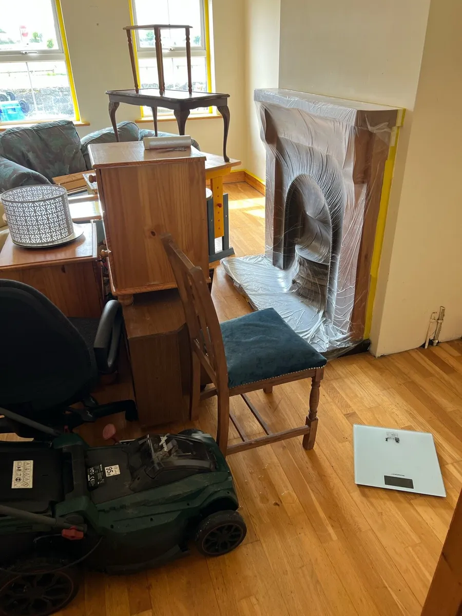 Contents of house - Image 2