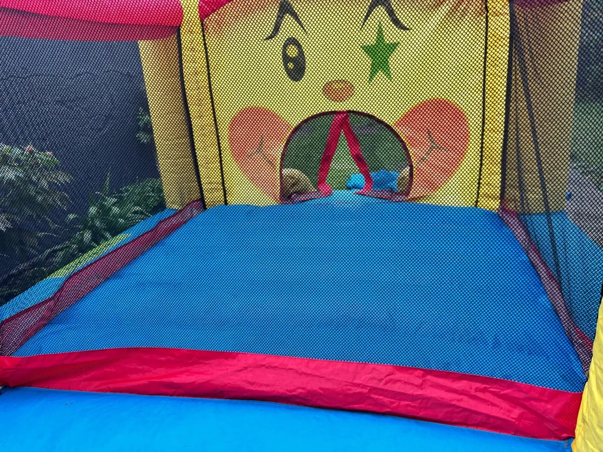 Happy hop bouncy castle - Image 4