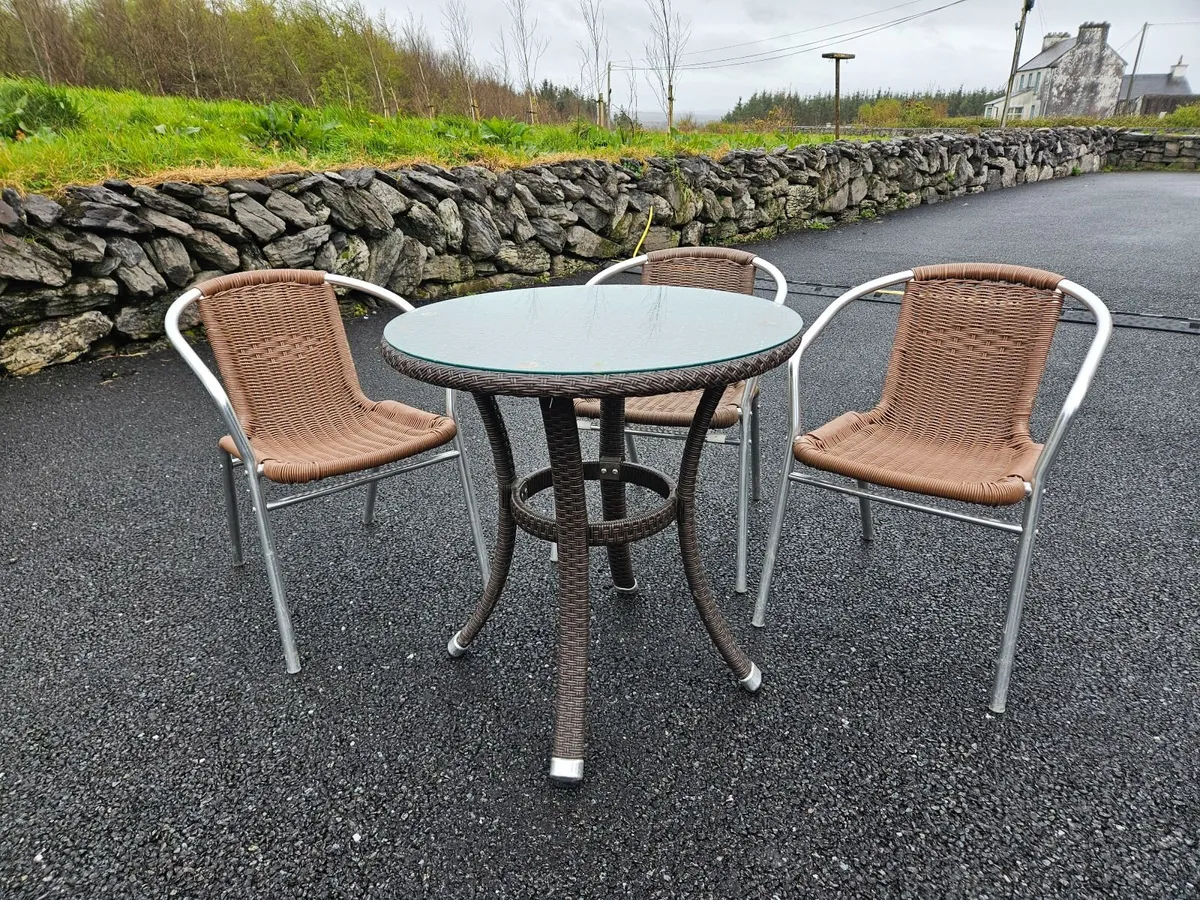 Outdoor cafe restaurant chairs - Image 1