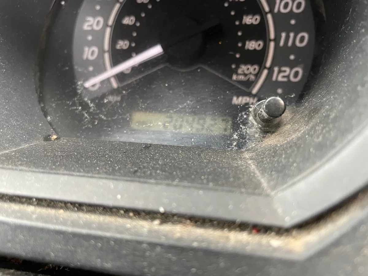 Toyota Hilux 2011 - Image 2