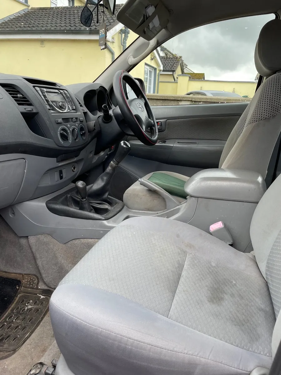 Toyota Hilux 2011 - Image 3