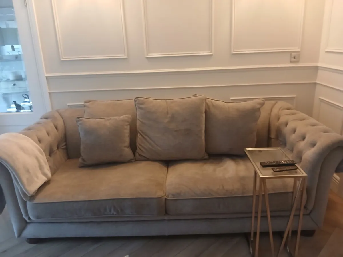 Grey button arm 4 seater sofa - Image 3