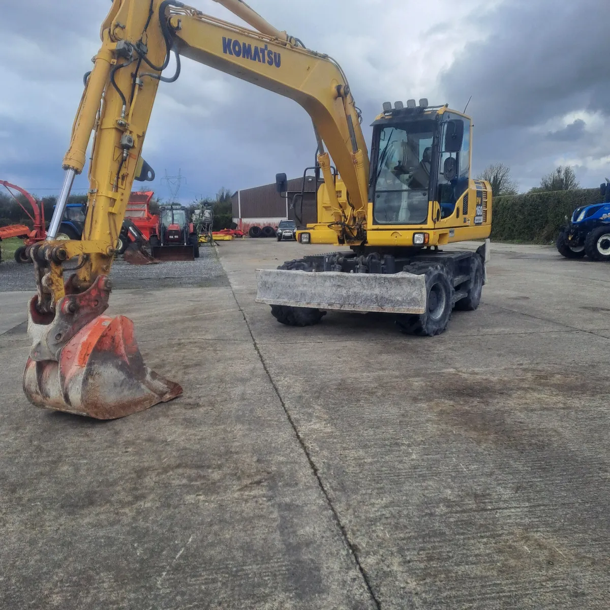 Komatsu  PW 160 rubber duck - Image 2