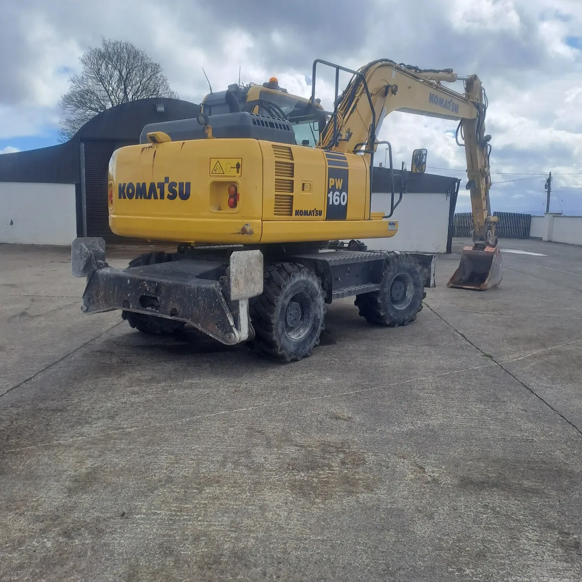 Komatsu  PW 160 rubber duck - Image 4