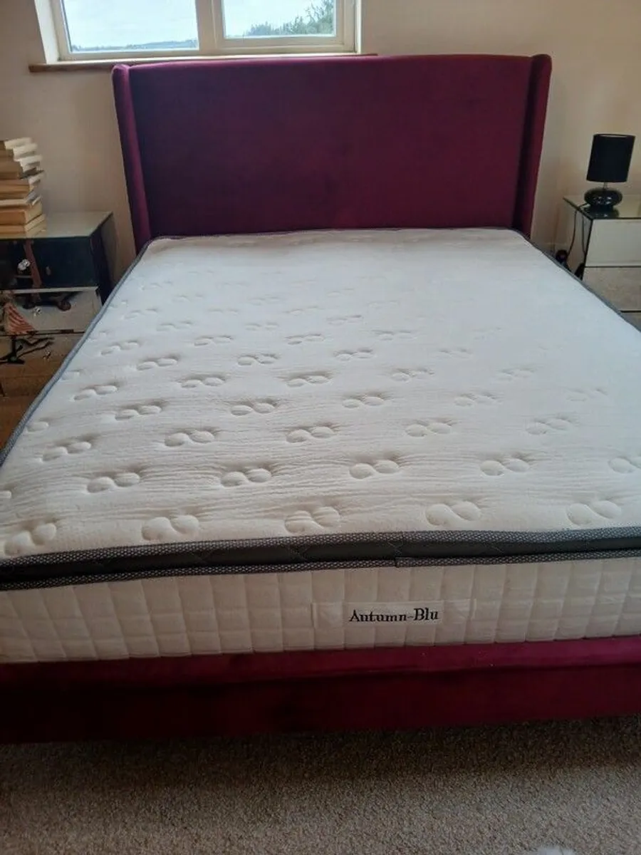 Habitat King bedframe & matress - Image 2