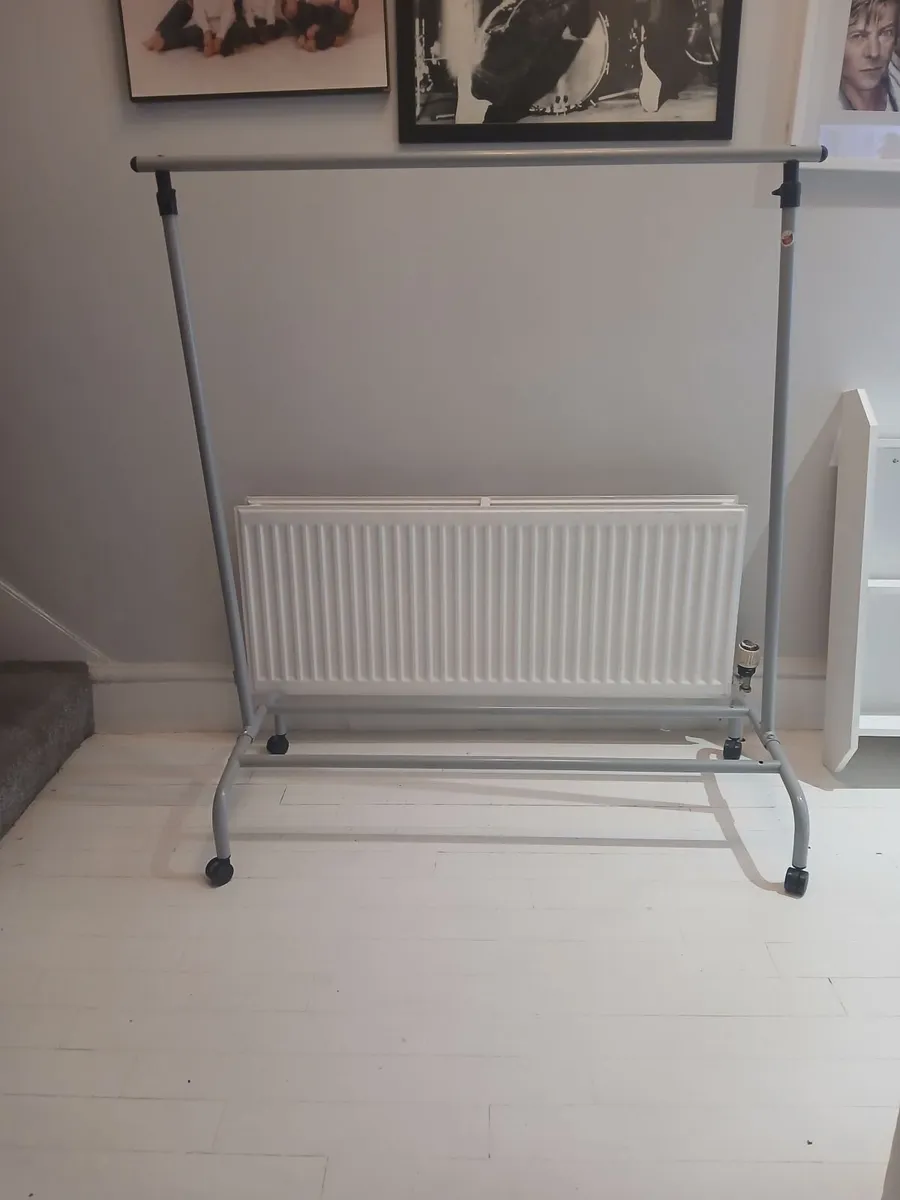 Clothes rail - Image 4