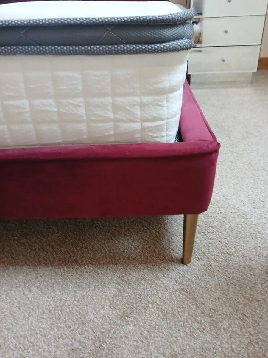 Habitat King bedframe & matress - Image 3