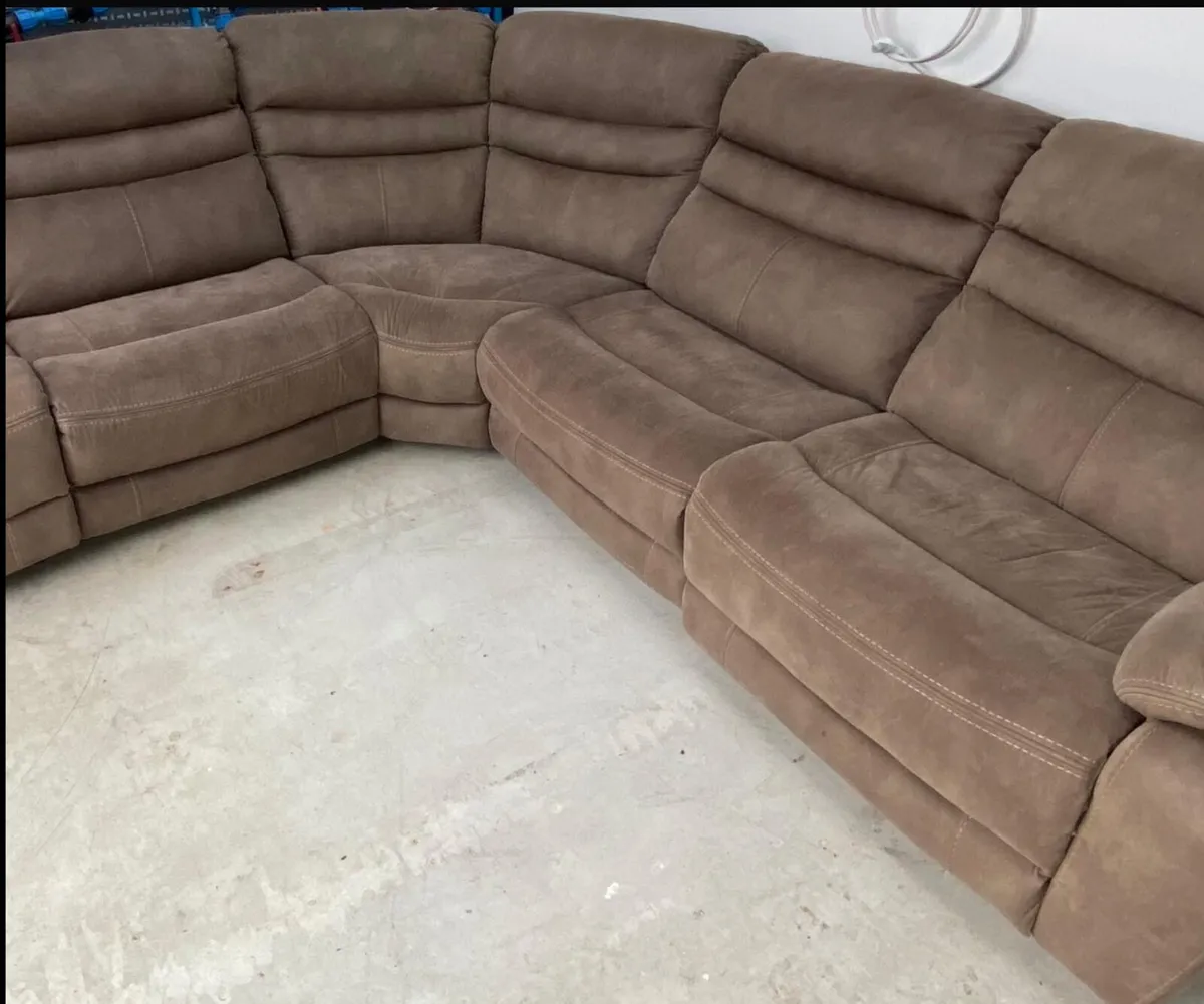 L shaped couch and 2 seater - Image 3