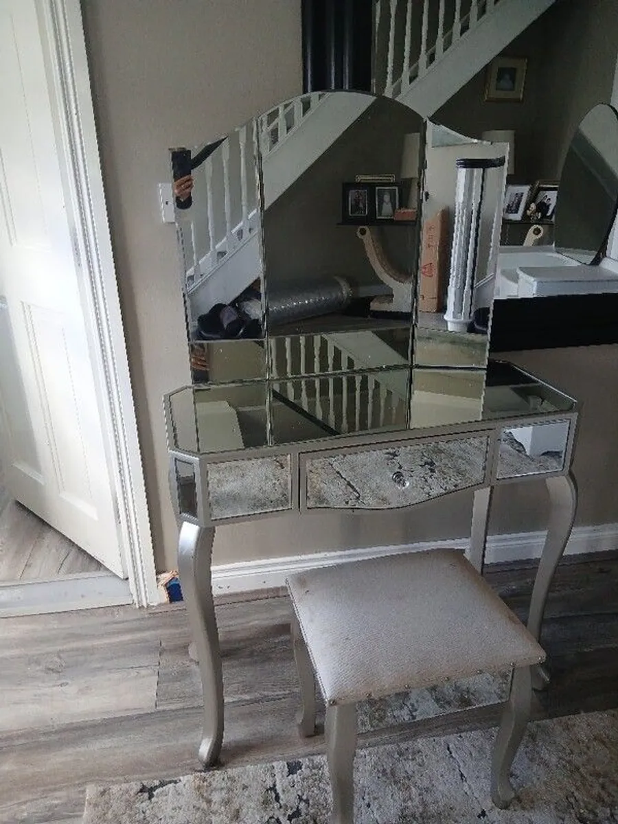 Dressing table and stool glass mirrored,and grey wood.