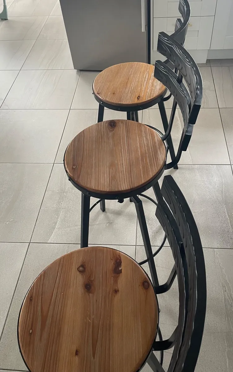 Kitchen bar stools - Image 1