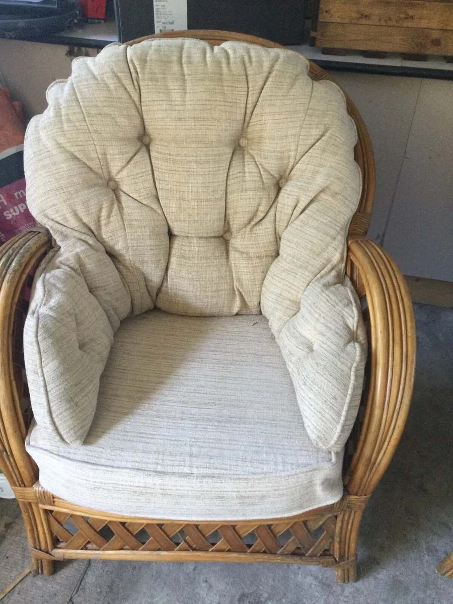 Sun Room Settee & Chairs - Image 1
