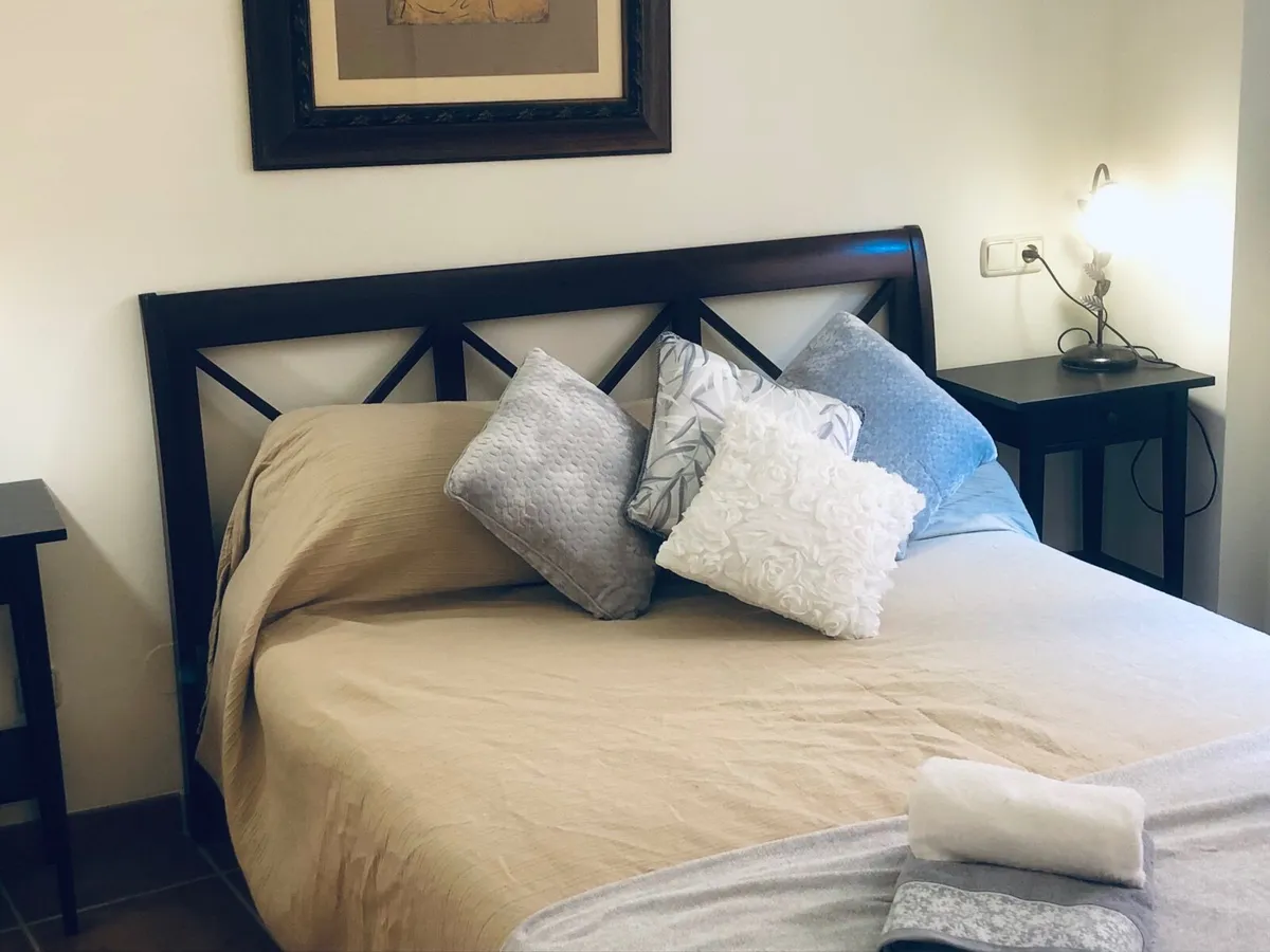 Two Bed Apartment for Short Term Holiday Let - Image 3