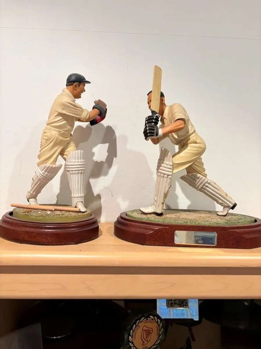 8 inch cricket figures - Image 1