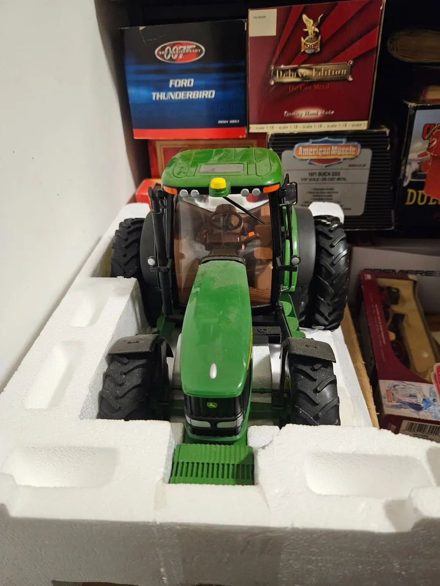 Britain's ERTL John Deere 7320 Tractor 1.16 - Image 2