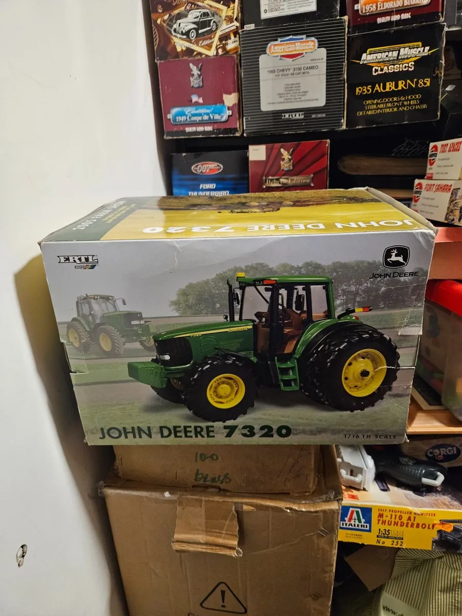 Britain's ERTL John Deere 7320 Tractor 1.16 - Image 1