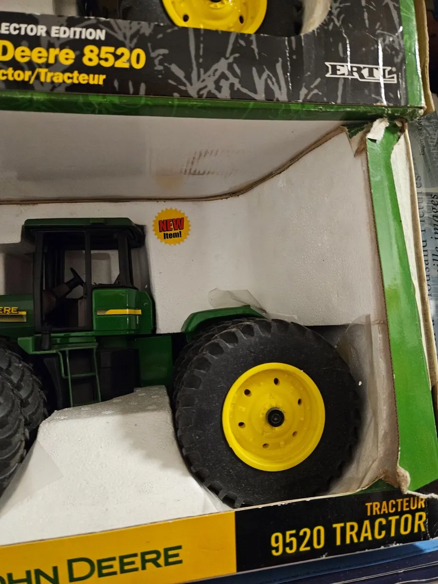 Britain's ERTL John Deere 9520 Tractor 1.16 - Image 2