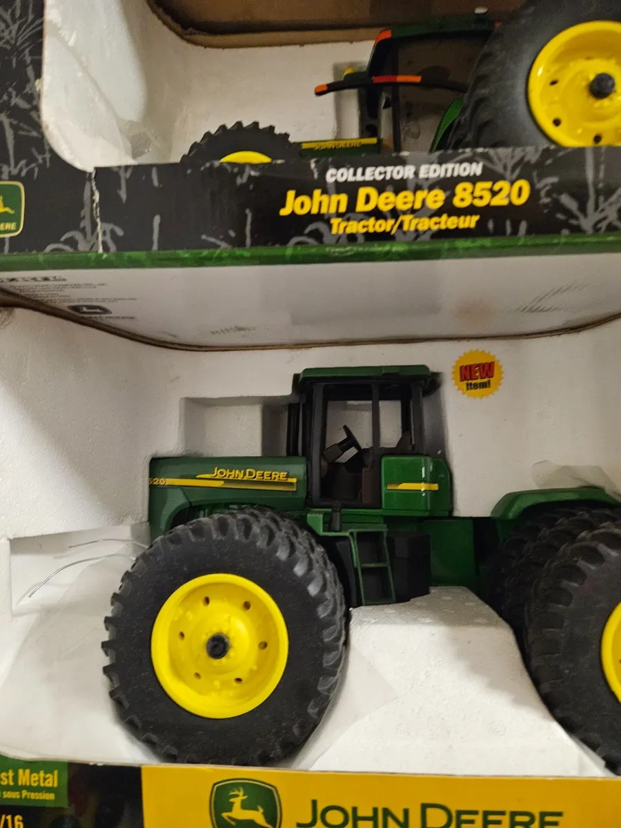Britain's ERTL John Deere 9520 Tractor 1.16 - Image 3
