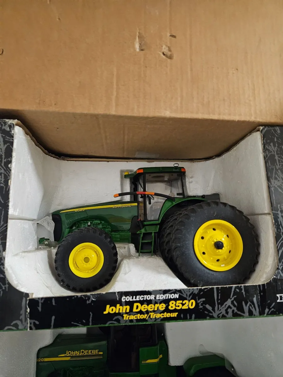 Britain's ERTL John Deere 8520 Tractor 1.16 - Image 1