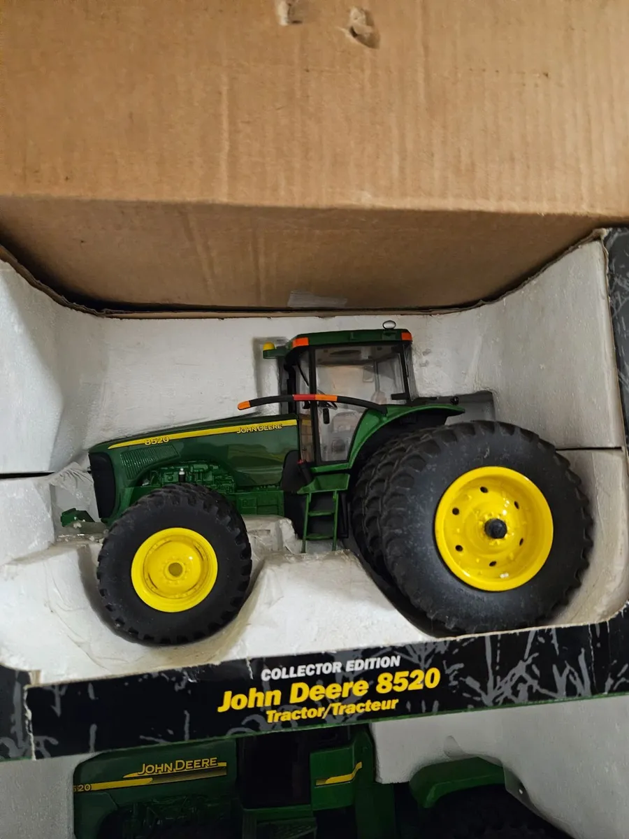 Britain's ERTL John Deere 8520 Tractor 1.16 - Image 2